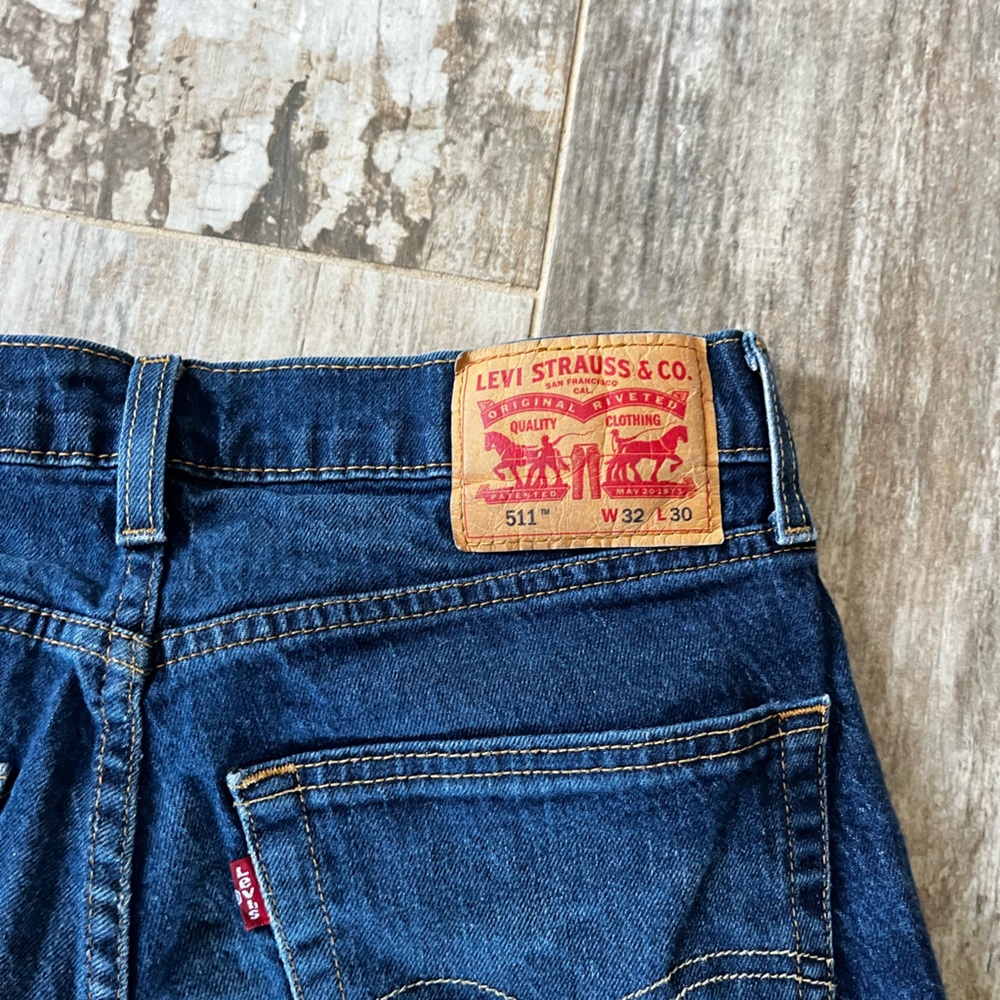 Mens Levi W32 L30 denim jeans. 2 pairs of Jeans. - Picture 2 of 3